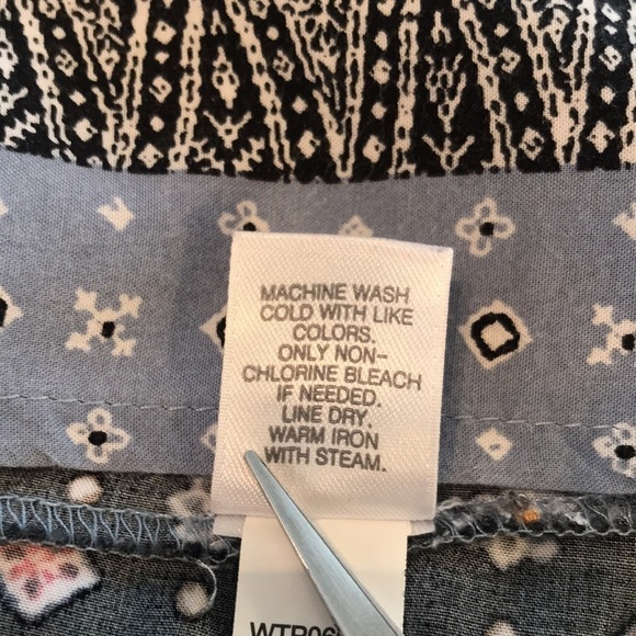 J. Jill 100% Rayon Button Down Floral Top Size S - Picture 11 of 13